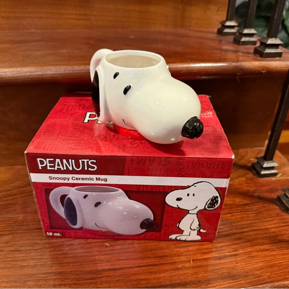 Peanuts Snoopy Ceramic Mug - White and Black